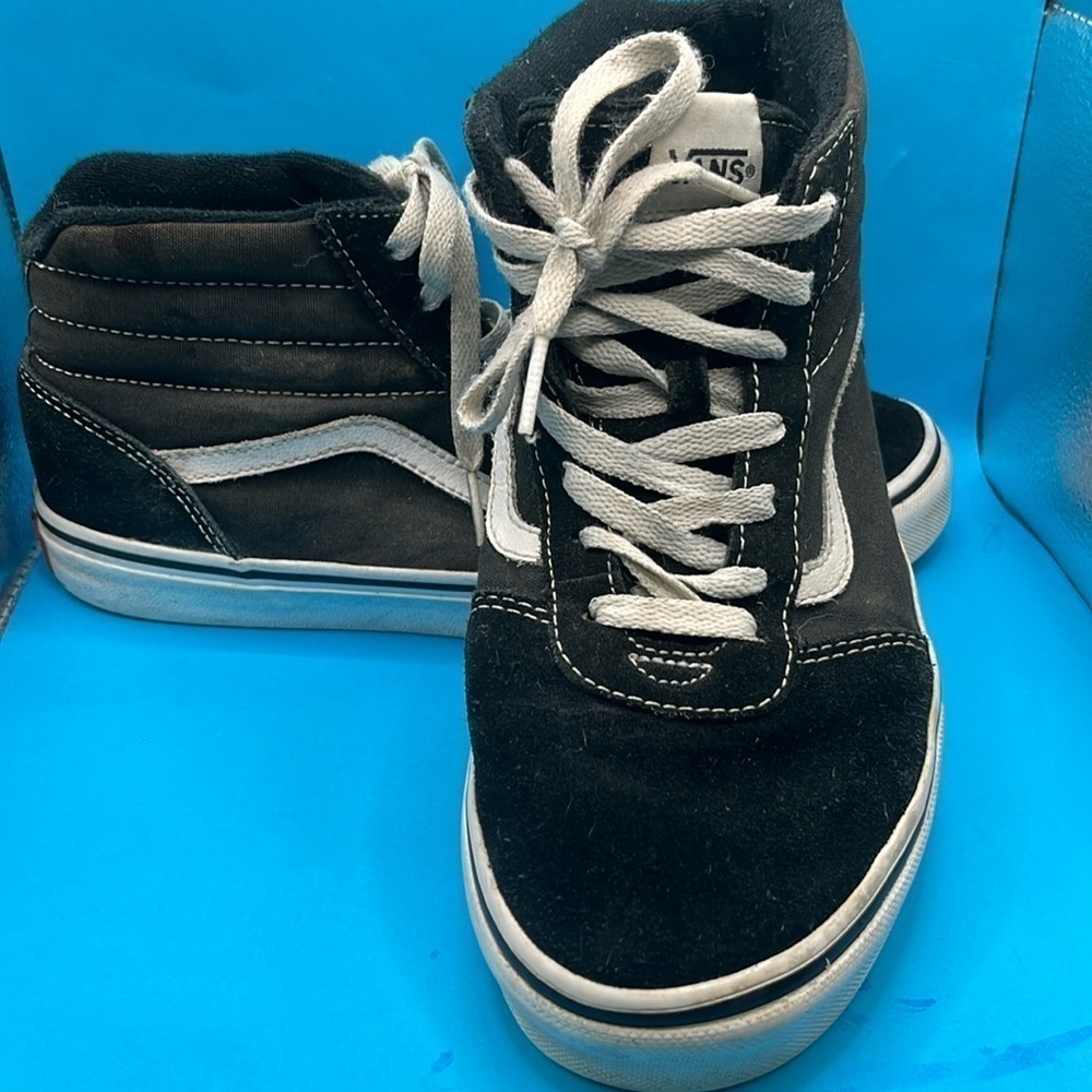 Vans 500714 Old Skool mid-top, youth size 6.5​, black and white